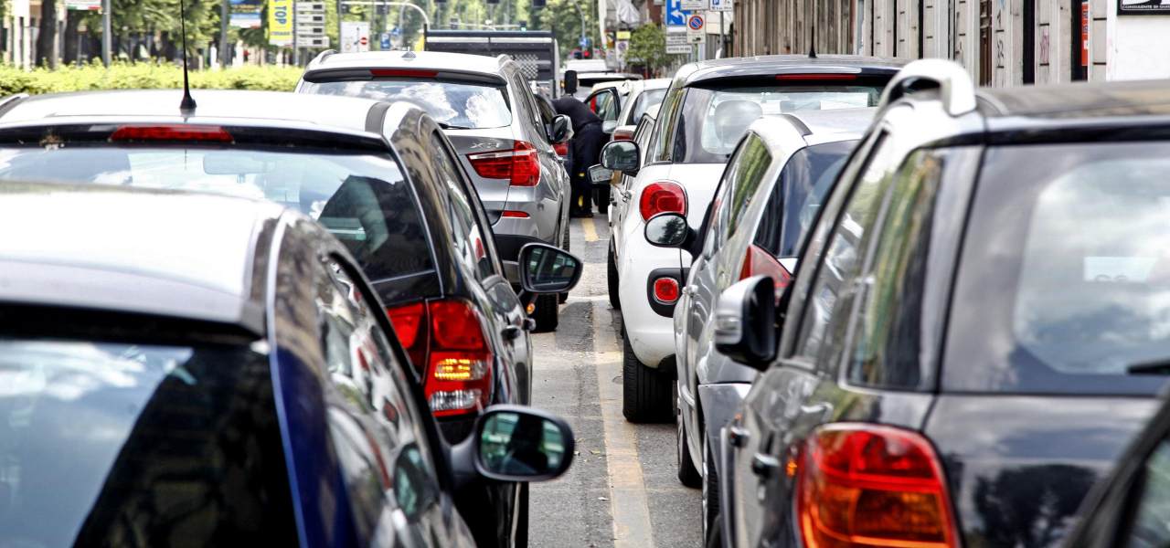 Oltre al caldo arriva anche il super traffico. Bollino rosso su strade e autostrade. Ecco i punti critici
