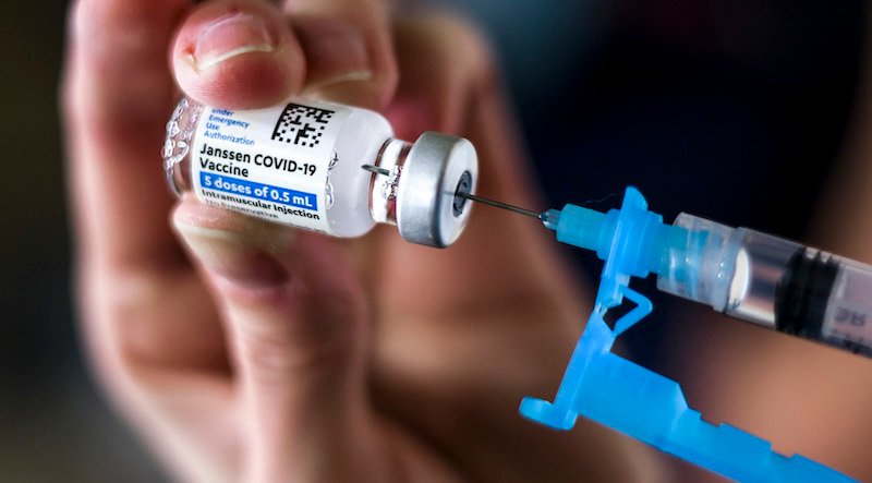 Gli USA chiedono una sospensione per il vaccino Johnson&Johnson dopo alcuni casi di trombosi