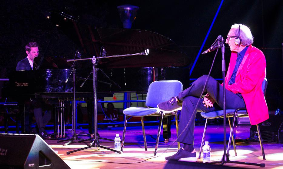 Giovanni Caccamo ricorda Battiato, suo mentore. Con un testo che sembra una canzone