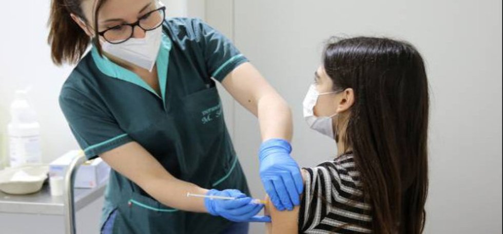 “Sospendere il reddito di cittadinanza per chi non vuole fare il vaccino”. La richiesta del Codacons