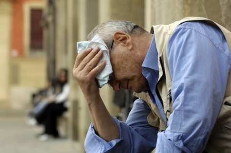 Ondate di caldo e rischio anziani: i sindacati mettono a disposizione delle linee telefoniche per necessità e urgenze