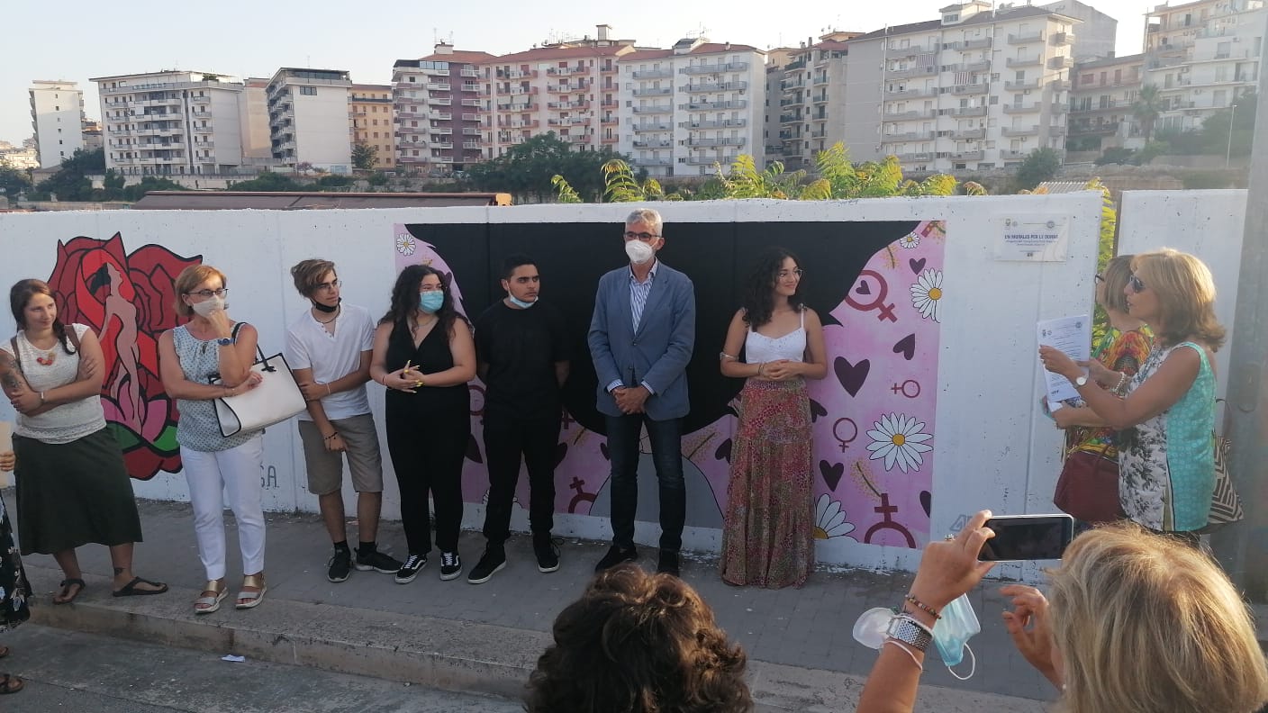 Inaugurati a Ragusa i murales realizzati dai giovani vincitori del contest del Soroptimist
