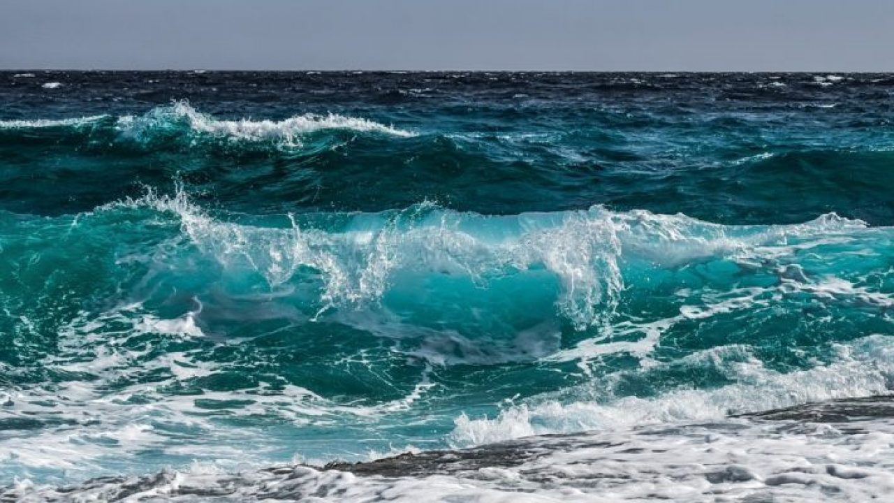 Colto da malore in acqua. L’uomo cade e muore  a Marina di Modica