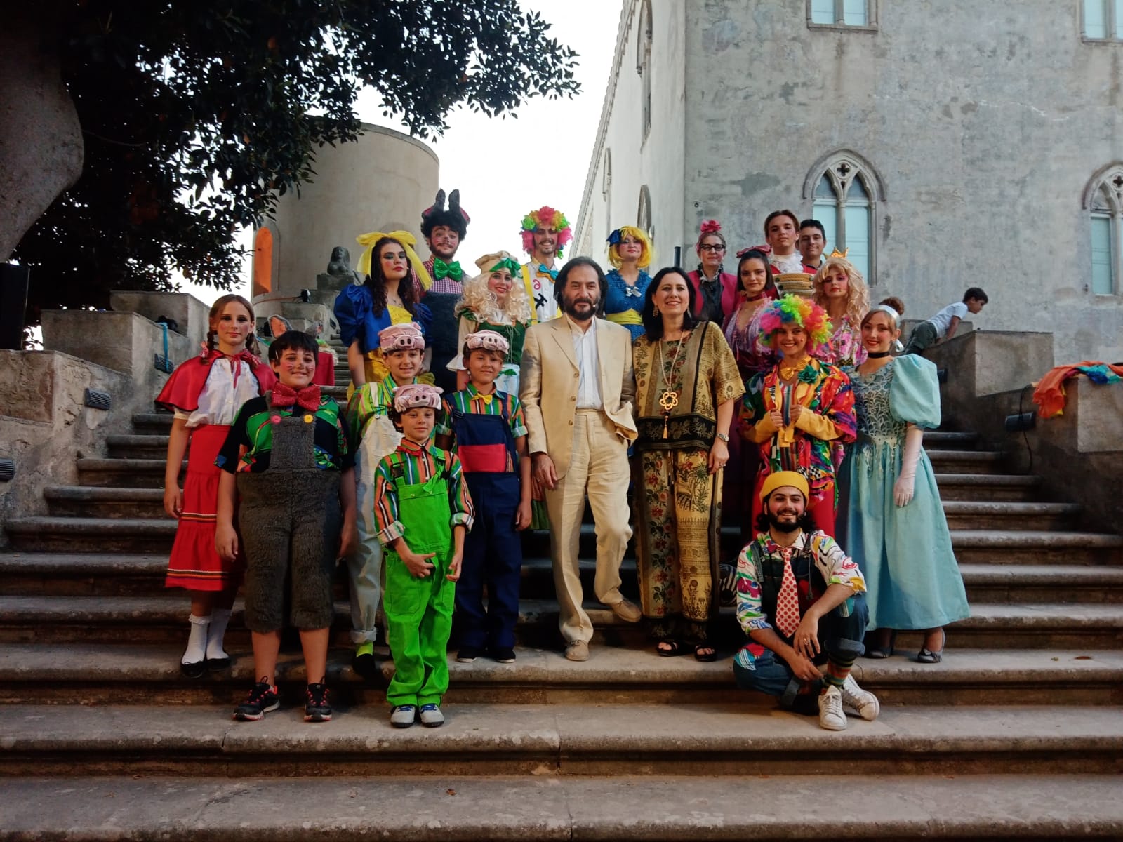Iniziata con “La scala magica” l’11^ stagione di “Palchi Diversi Estate al Castello” della Compagnia Godot. Allegria e divertimento per grandi e piccini sulla scalinata del Castello di Donnafugata.