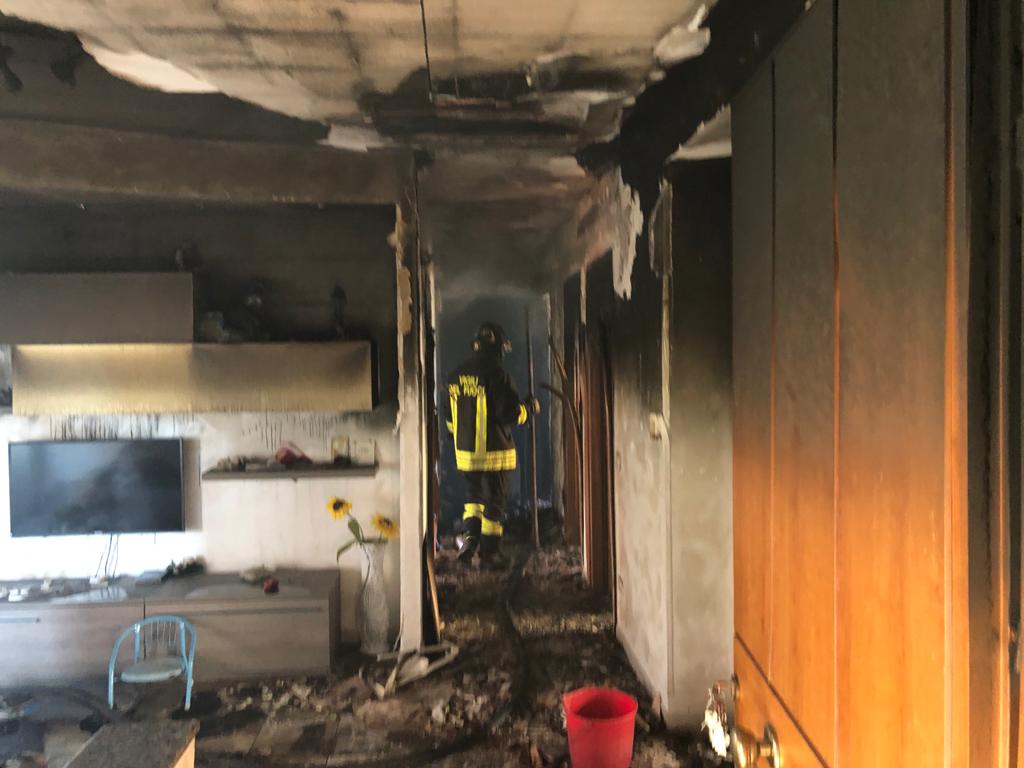 Fiamme in un’abitazione a Ragusa, una donna lievemente intossicata