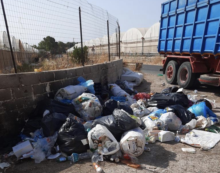 Rifiuti abbandonati sulle strade iblee: oltre tre tonnellate di monnezza fra Scicli, Pozzallo e Santa Croce