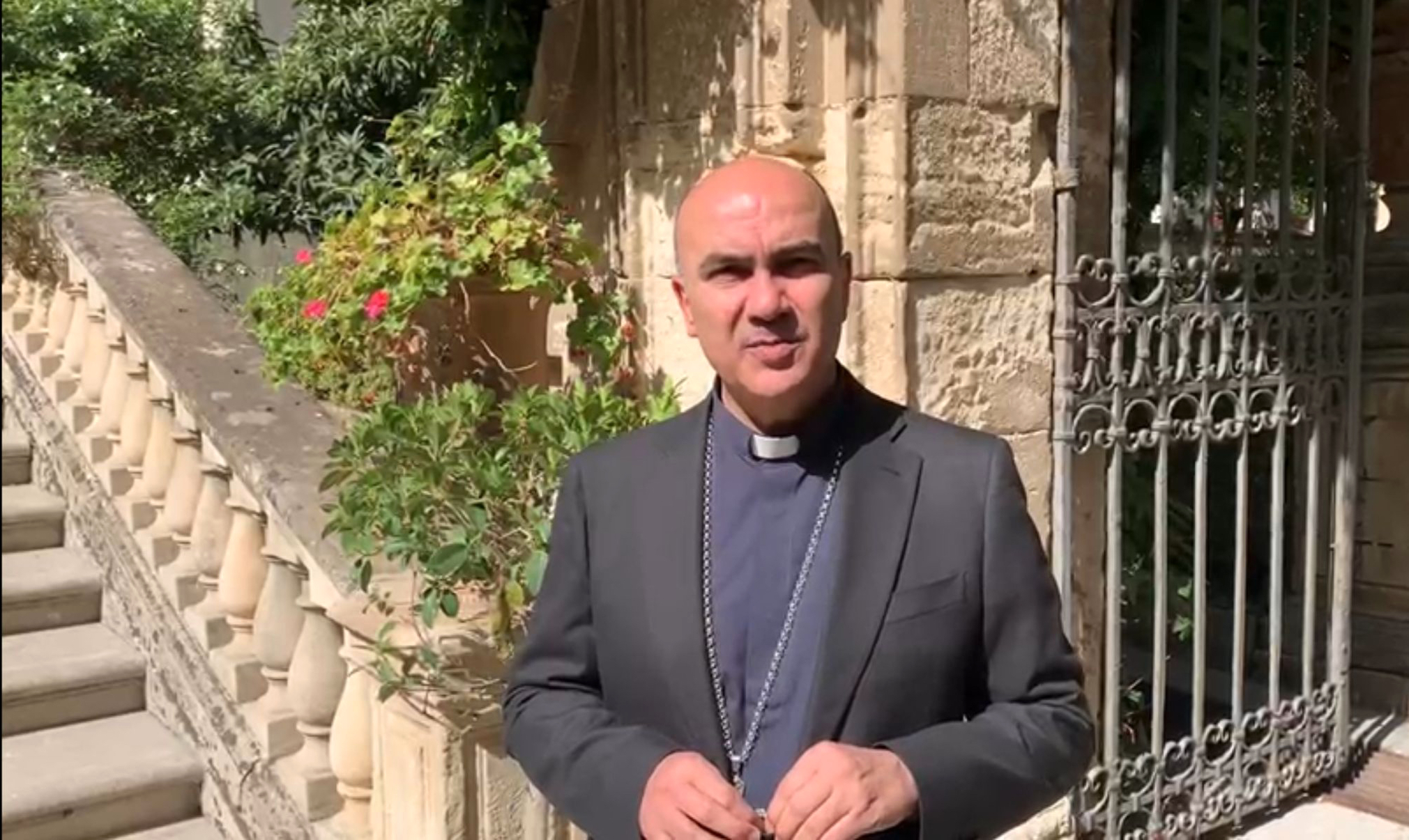 Il Vescovo di Ragusa sugli incendi: “Tanta bellezza è andata distrutta. Le forze politiche affrontino l’emergenza con misure adeguate”