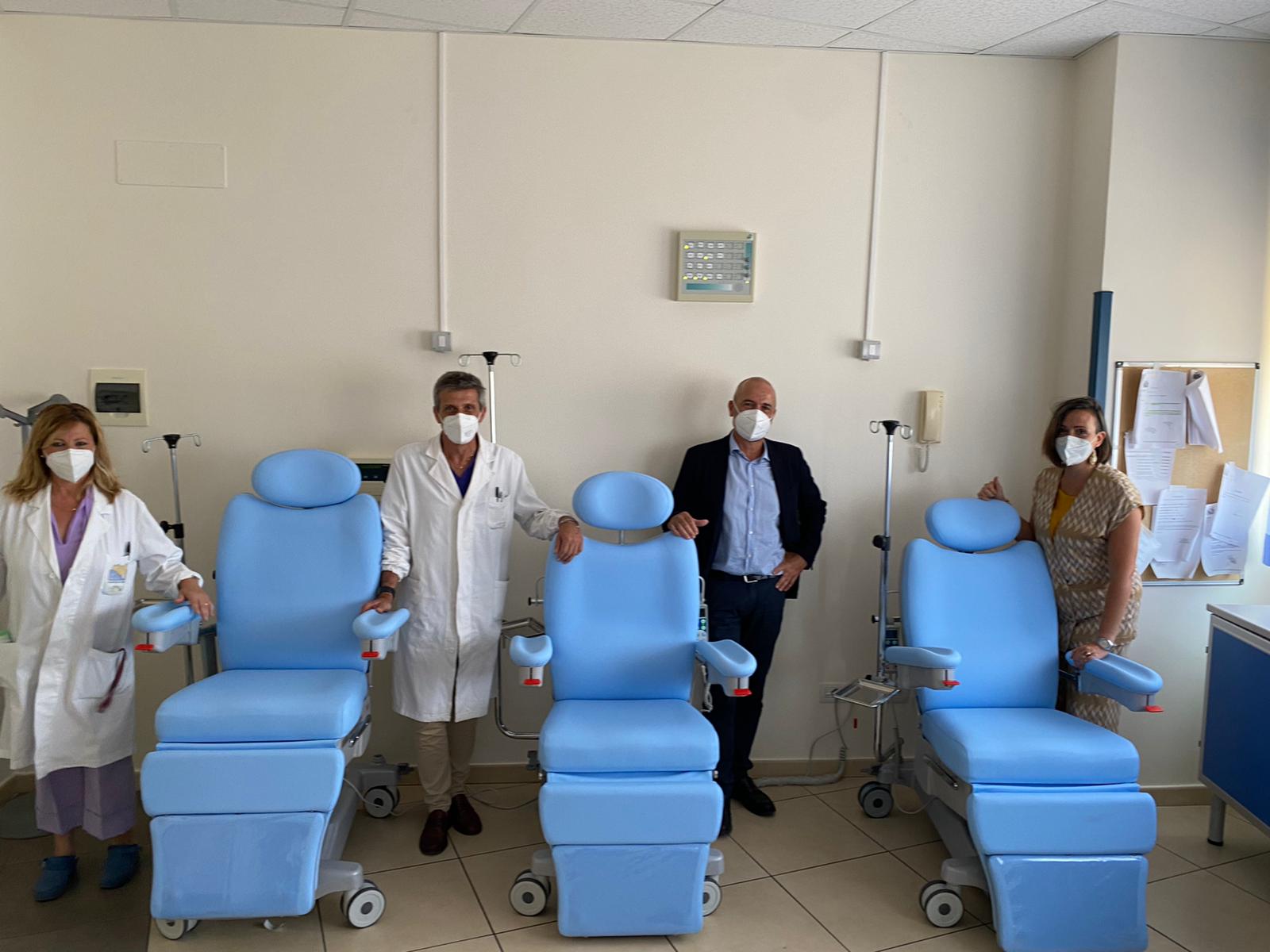 Donate tre sedie per la terapia della Sclerosi multipla al Centro Provinciale