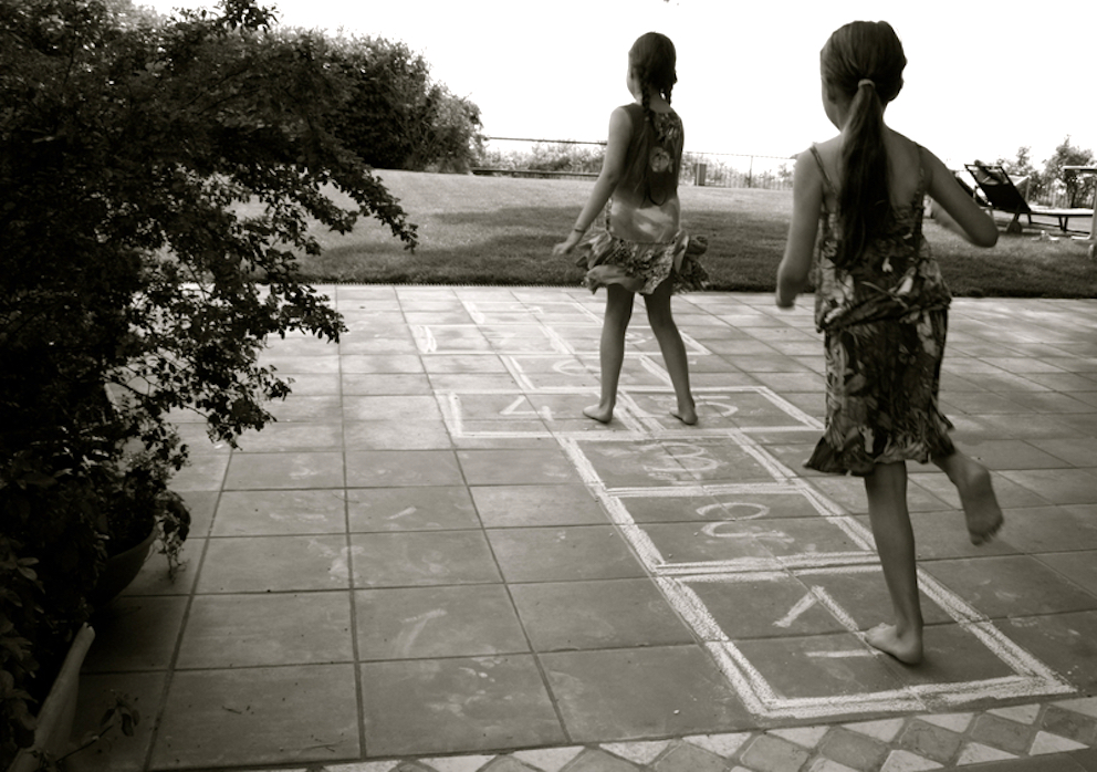 I giochi di una volta in una Sicilia ormai lontanissima. Quando non c’erano i cellulari e la tv