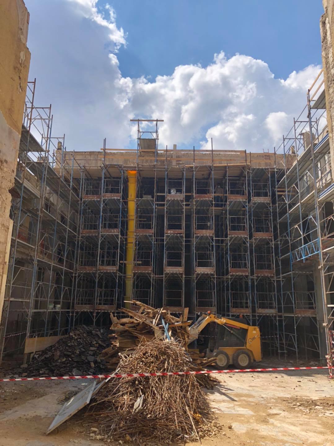 Ragusa: il cielo è azzurro sopra il teatro della Concordia. Iniziati i lavori