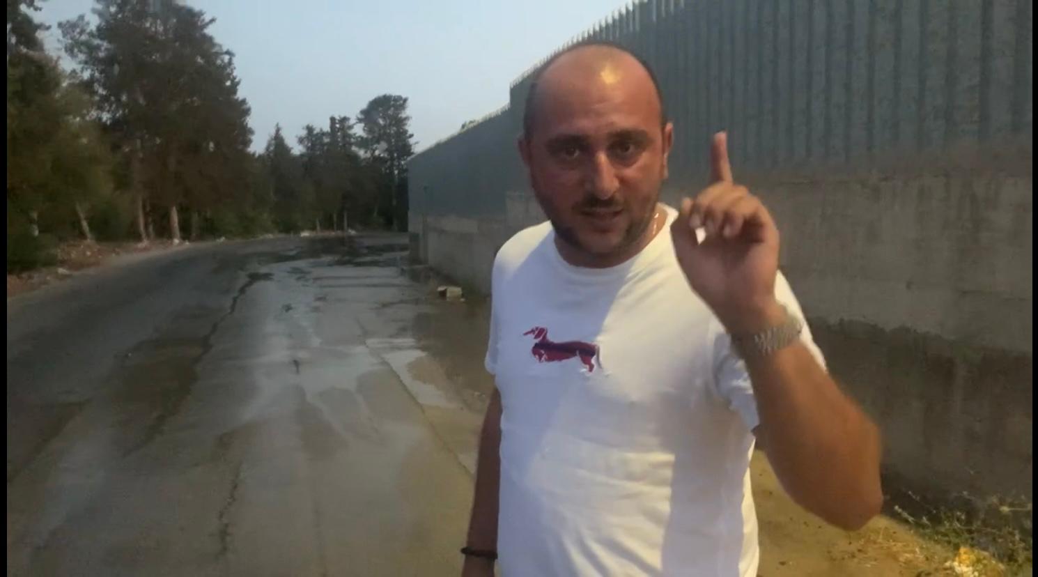 Persistente perdita d’acqua lungo lo stradale per Cicchitto a Vittoria, il segretario del Pd Nicastro: “Il Comune di Vittoria intervenga prima in queste zone”