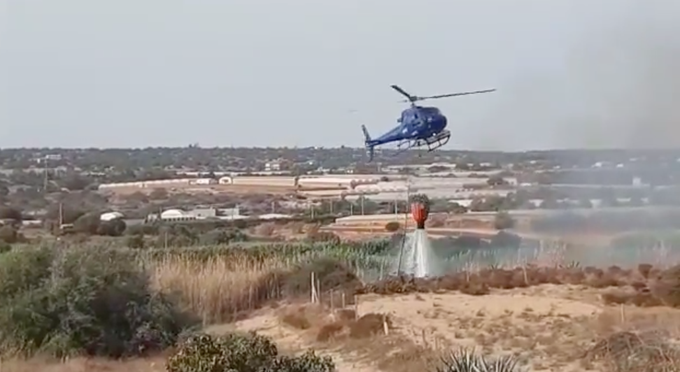 Vasto incendio questo sabato pomeriggio in contrada Pisciotto a Sampieri. Intervento elicottero