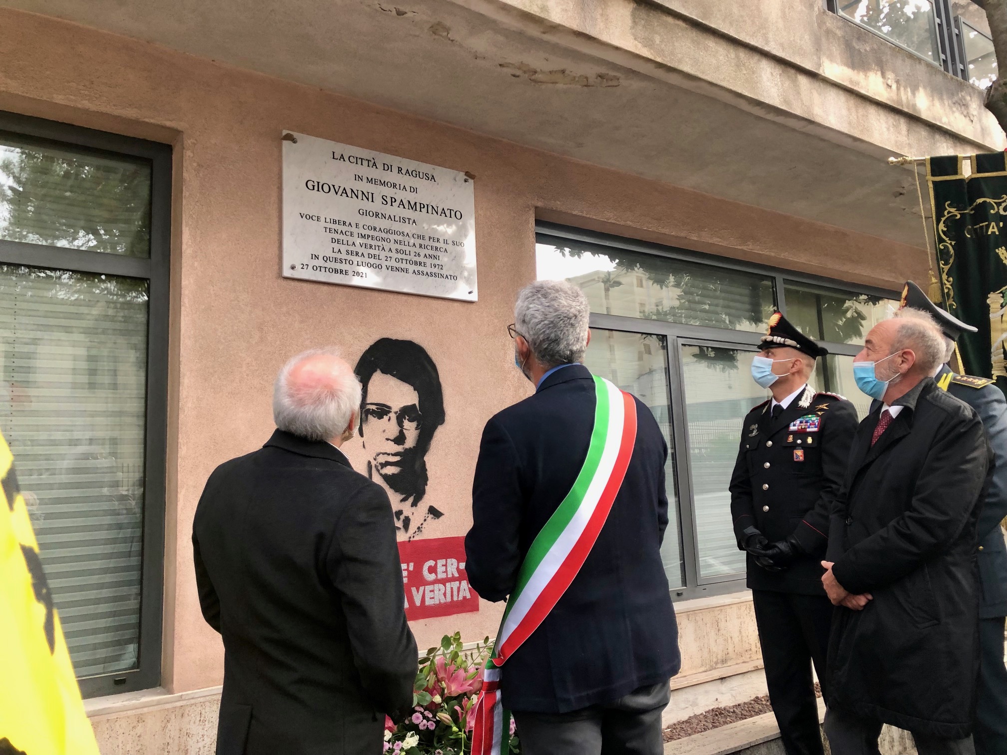 Ragusa: scoperta la lapide in ricordo del giovane giornalista Giovanni Spampinato,  ucciso il 27 ottobre del 1972