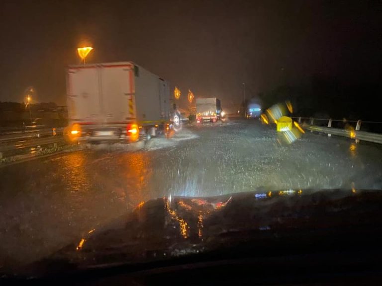 Notte di pioggia a Siracusa. A Catania molto vento: i colpi di coda di Apollo Medicane