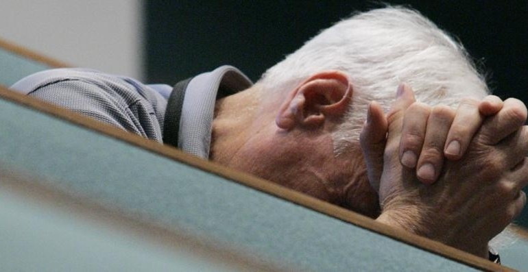 Anziano raggirato e prelievi per oltre 34mila euro: coppia a processo per circonvenzione di incapace