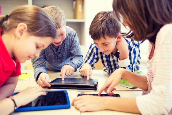 La Regione assegna a 431 istituti 7,7 milioni per attrezzature digitali. A Ragusa 500 mila euro
