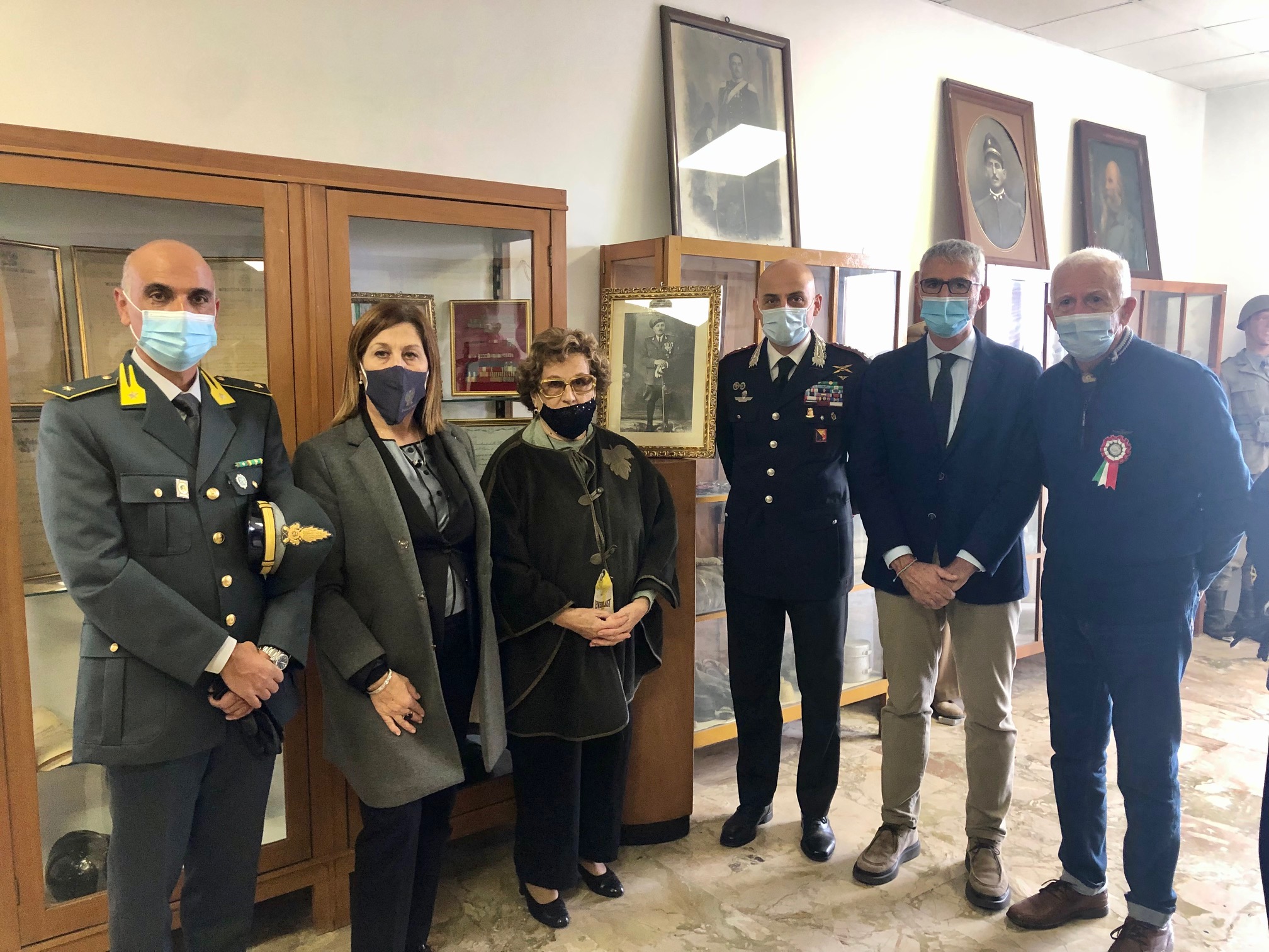 La signora Adele Diquattro dona all’associazione reduci combattenti i cimeli del padre