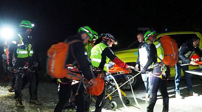 Un soccorritore muore durante il recupero di un escursionista sull'Etna ...