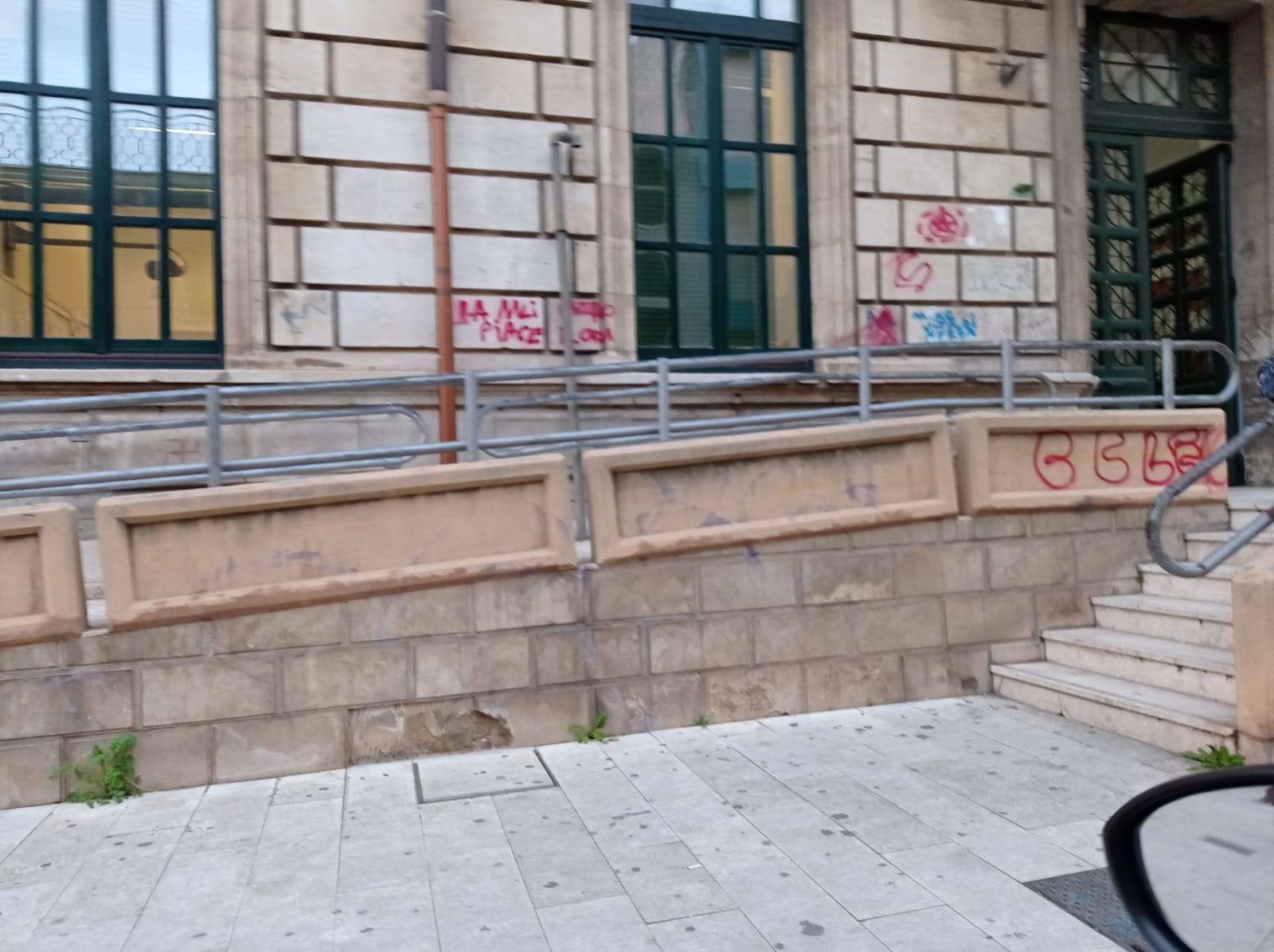 Atto vandalico a Vittoria contro la scuola “Vittoria Colonna”