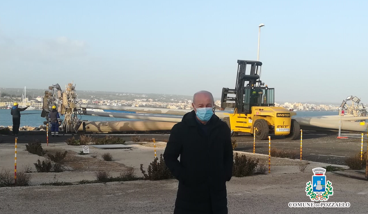 Si smontano le Torri faro al porto di Pozzallo, sopralluogo del sindaco Ammatuna