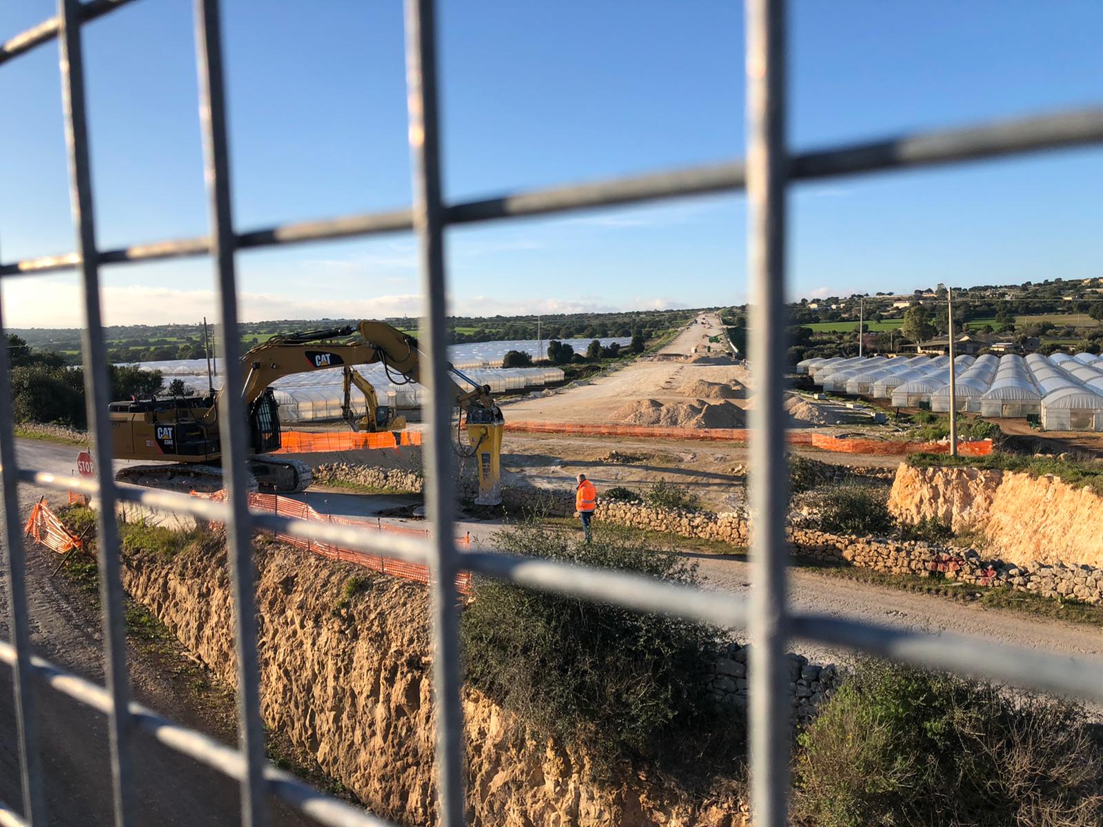 Autostrada fino a Modica solo a Ferragosto, ormai è farsa!