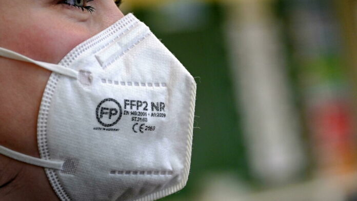 Ffp2 a chilomtro zero: in farmacia le mascherine prodotte a Ragusa, Carini e Marsala