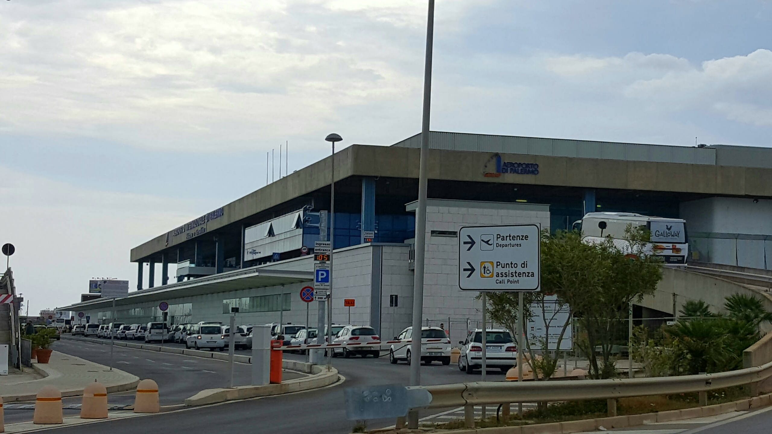 Palermo: stava andando alla laurea del figlio, muore in aeroporto per un malore