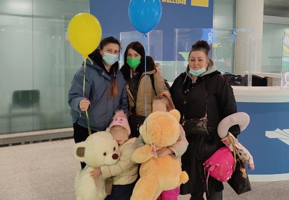 All’Aeroporto di Catania, assistenza sanitaria e vaccinazione covid per passeggeri ucraini