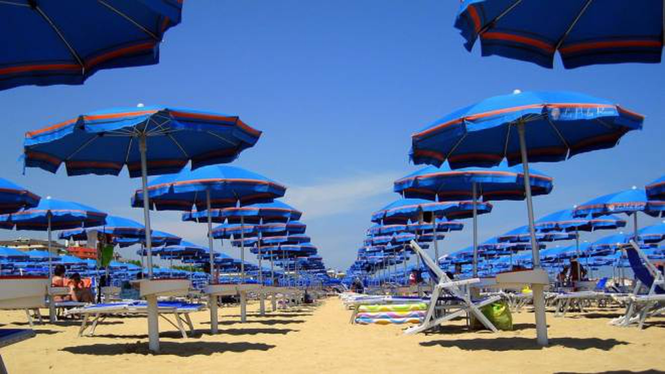 Spiagge libere sotto assedio nel Ragusano: scontro a Ragusa e Pozzallo tra concessioni, lidi e diritto al mare