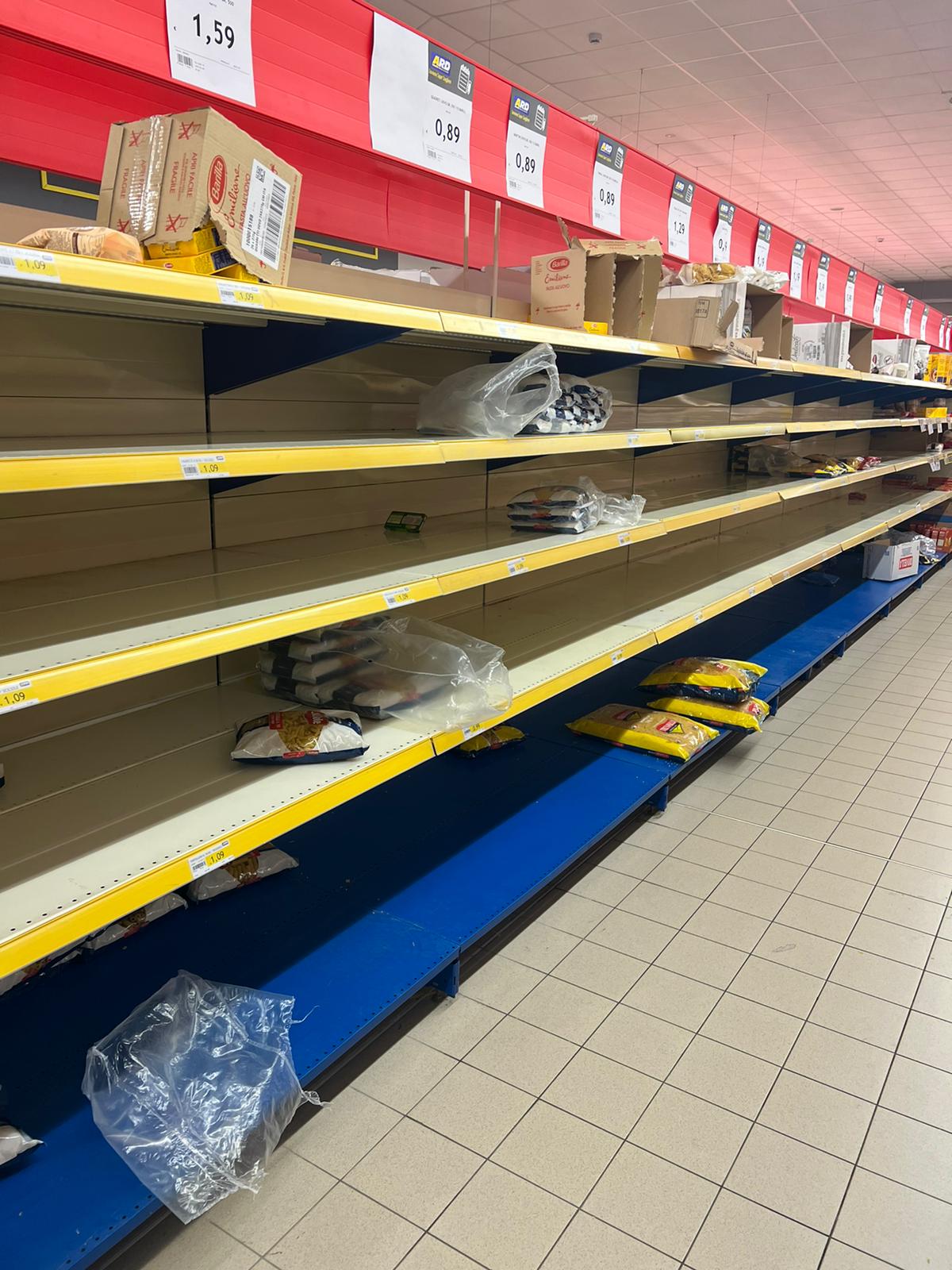 Assalto ai supermercati: così stamani a Ragusa. FOTO