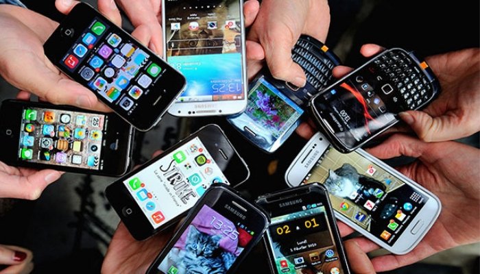 Una legge per limitare o vietare l’uso di smartphone e tablet da parte dei bambini. La proposta del M5S