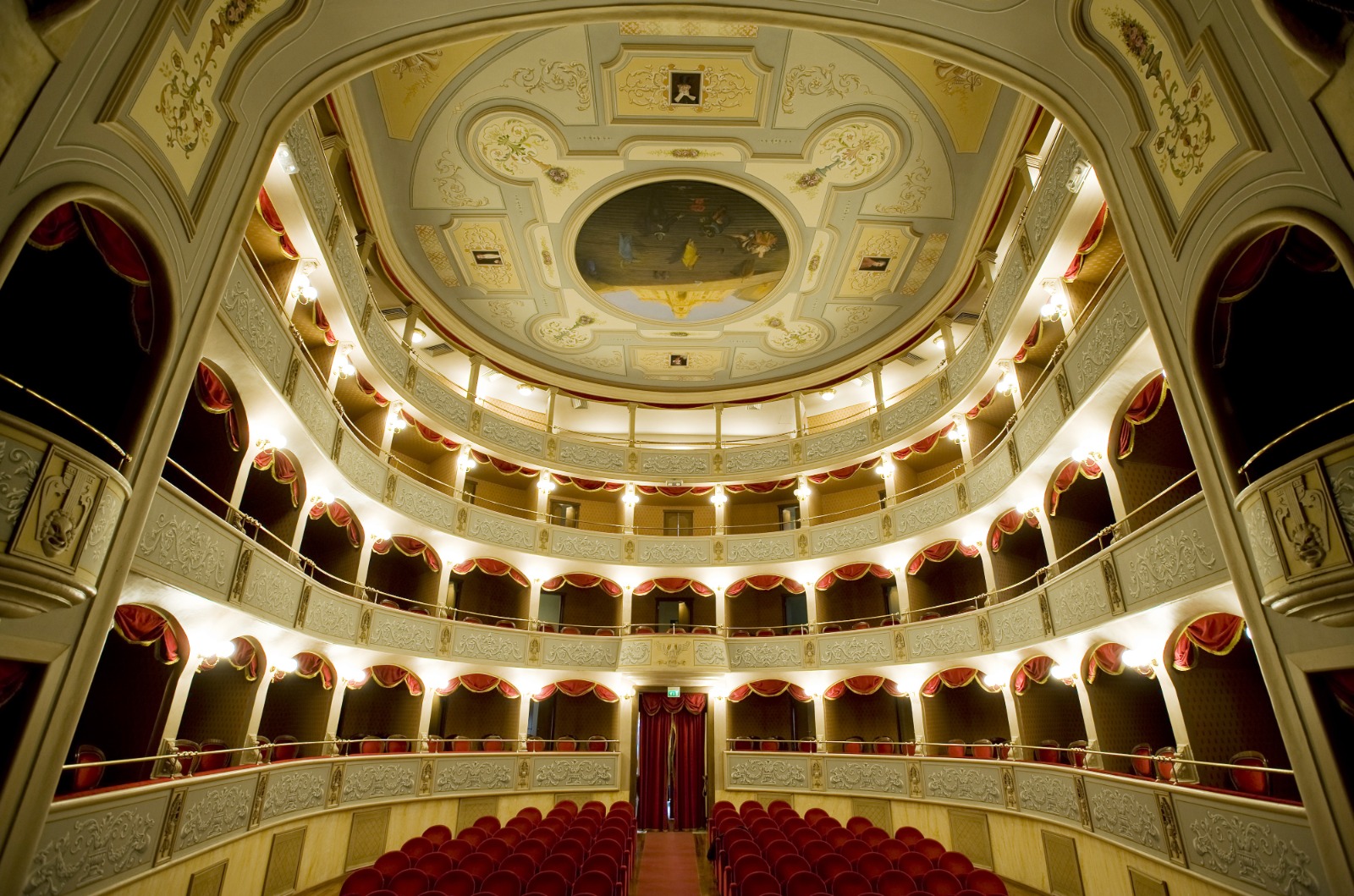 Al Teatro Garibaldi lo spettacolo “Carosello americano”