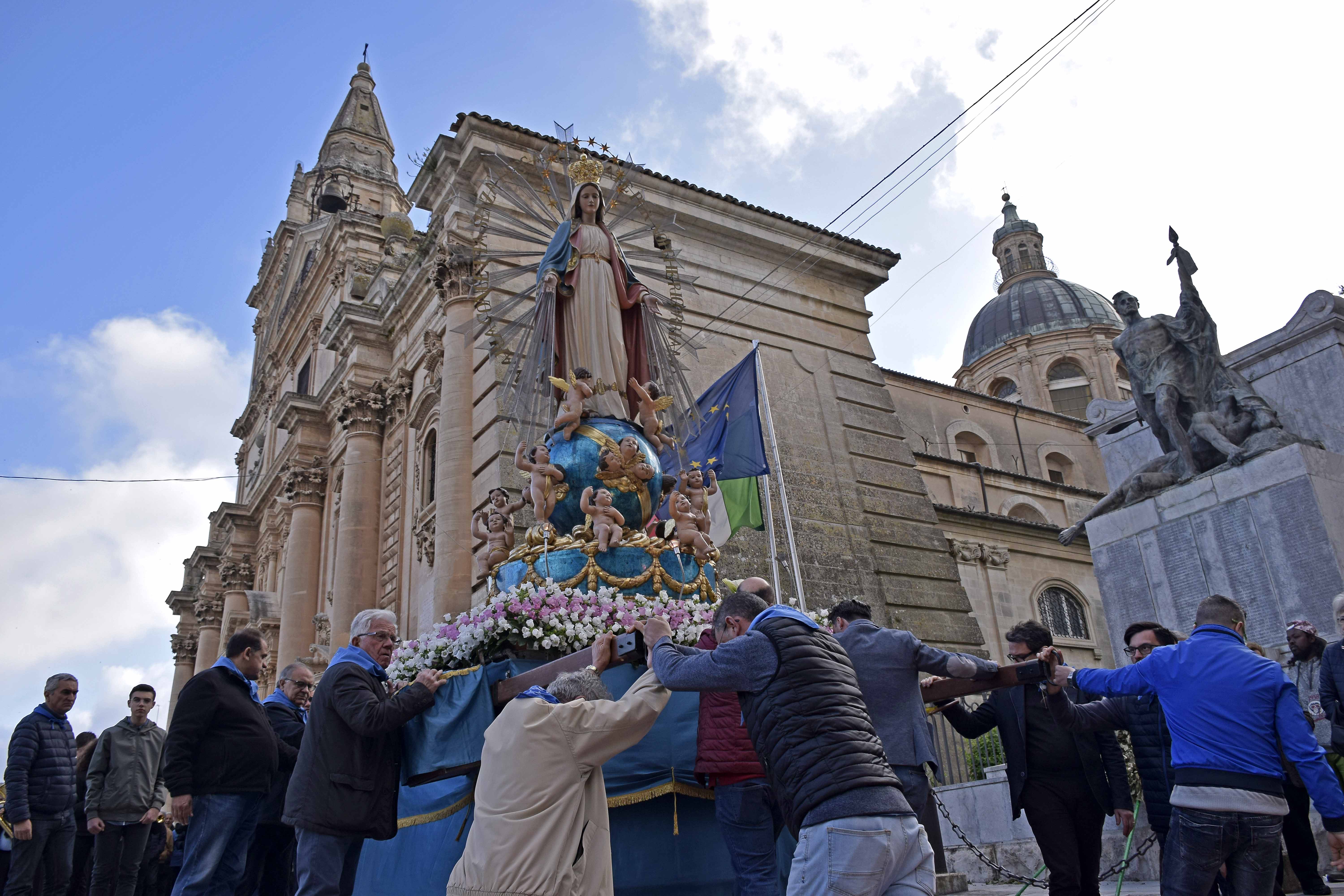 Inizia il triduo della Madonna della Medaglia, copatrona di Ragusa. Domenica la festa. Ecco il programma