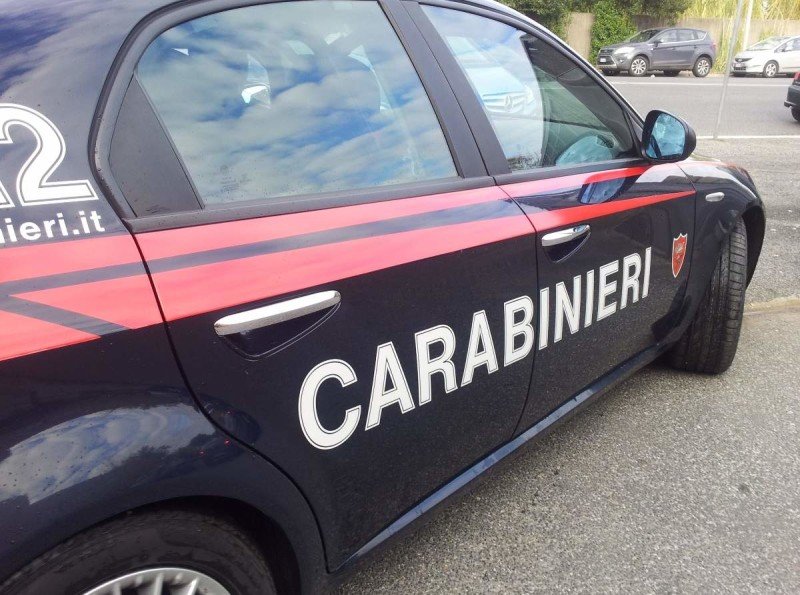 Rapinano uno straniero di 130 euro: arrestati fratelli modicani