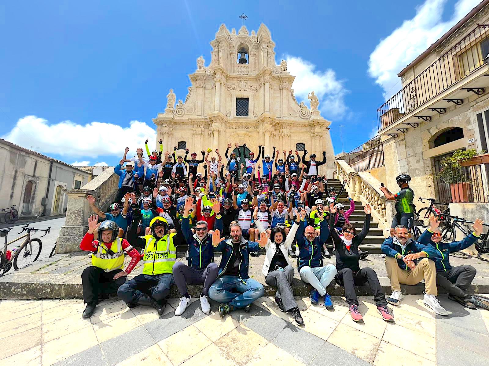 Turismo e sport: partita la quarta edizione del Giro della Sicilia. Festa per le due ruote. FOTO