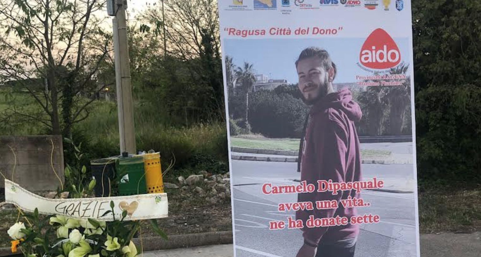 In ricordo di Carmelo Dipasquale. Cerimonia al giardino della vita ad un anno dalla scomparsa. Donato tavolo gioco