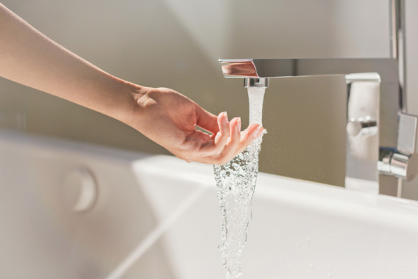 Nove semplici regole per risparmiare fino a 10 mila litri d’acqua l’anno