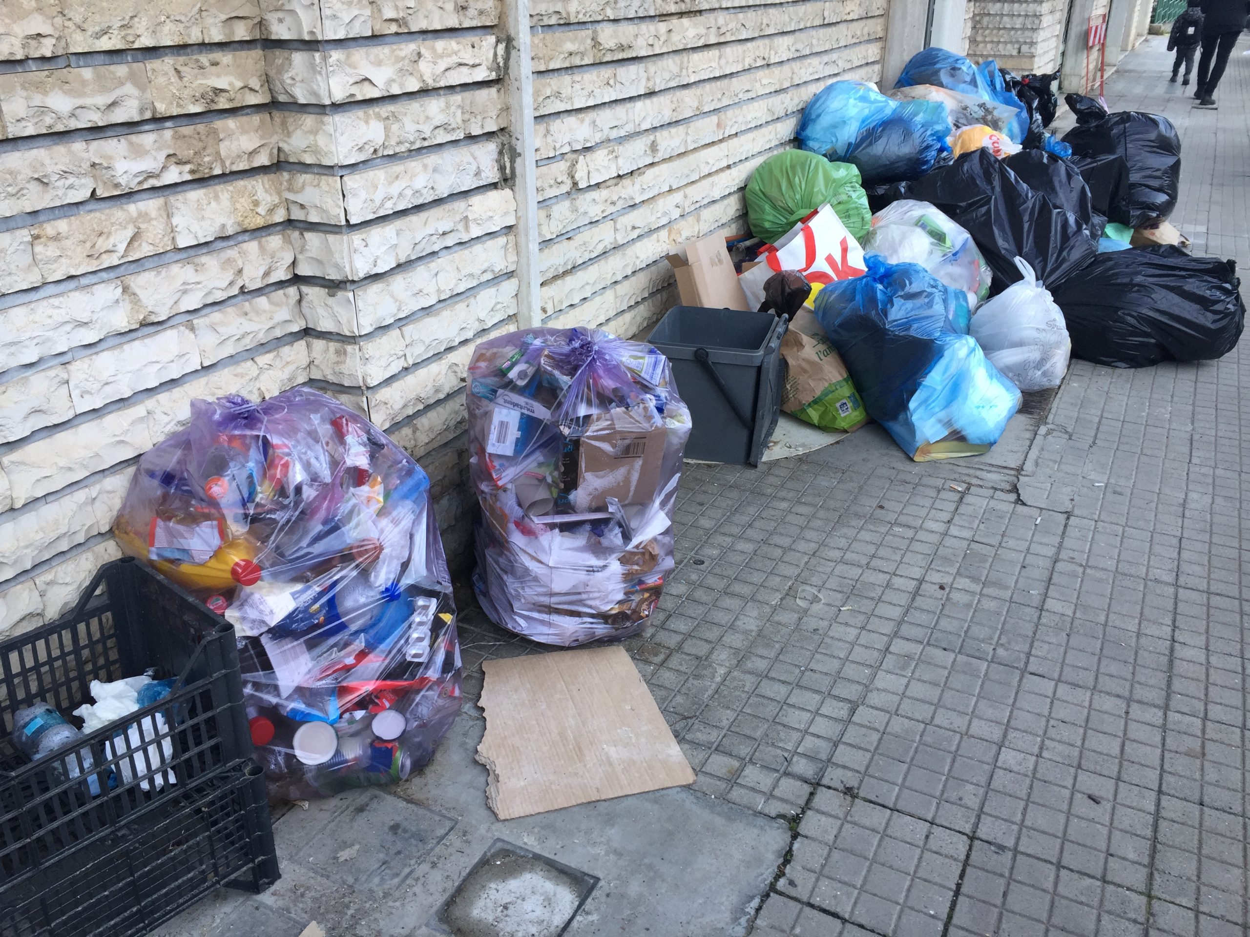 E’ crisi rifiuti in Sicilia. A Roma un tavolo tecnico ma ancora senza soluzioni
