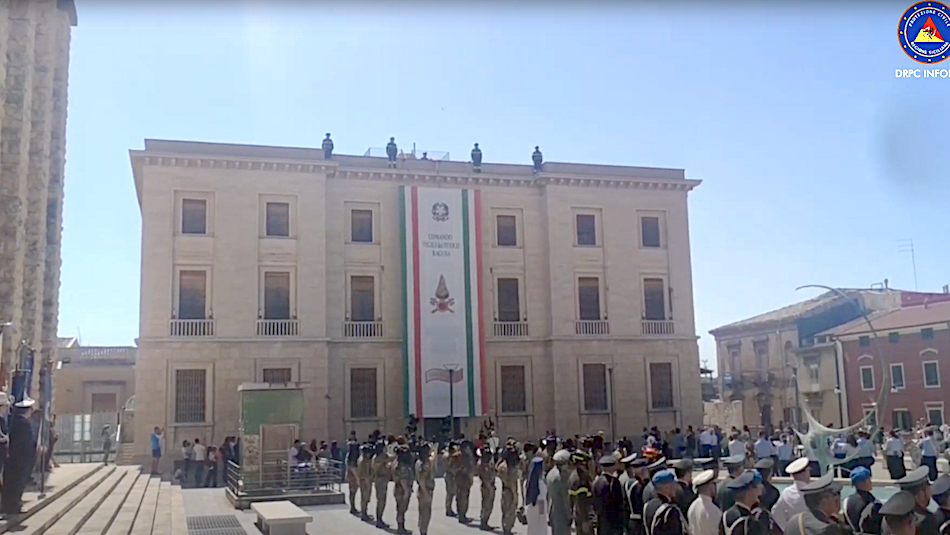 La festa della Repubblica: sfilano i bersaglieri. ECCO IL VIDEO