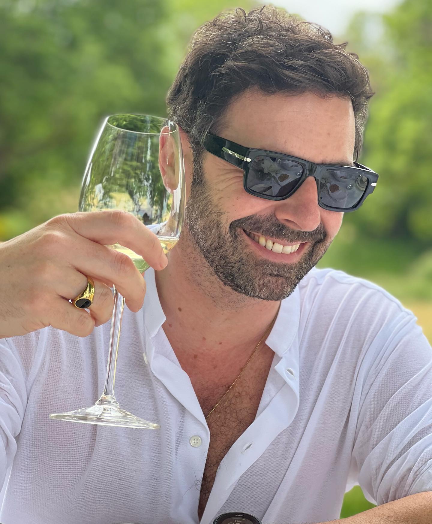 Auguri ad Alberto Matano che si è sposato. Ha celebrato Mara Venier. Vacanze in provincia di Ragusa