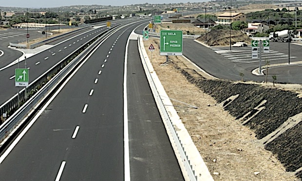 Fondi bloccati per il completamento della Siracusa-Gela a causa di un pignoramento
