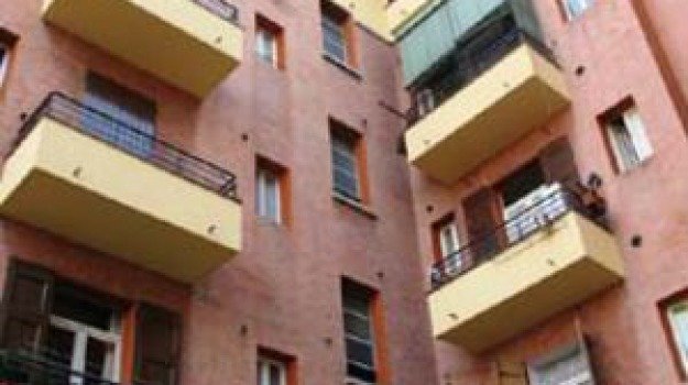 Alloggi popolari : mancano i soldi per le manutenzioni, ci sono invece per aumenti stipendi di vertici e dirigenti dell’istituto che gestisce gli immobili
