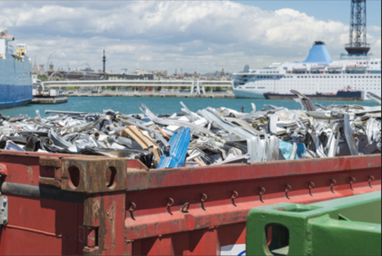 Faremo fare le crociere turistiche alla nostra spazzatura. Navi per trasferire i rifiuti. Attualmente in parte vanno in Calabria