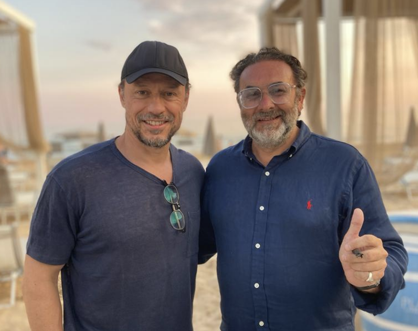 Almeno abbiamo un turista speciale: Stefano Accorsi a Marina di Ragusa
