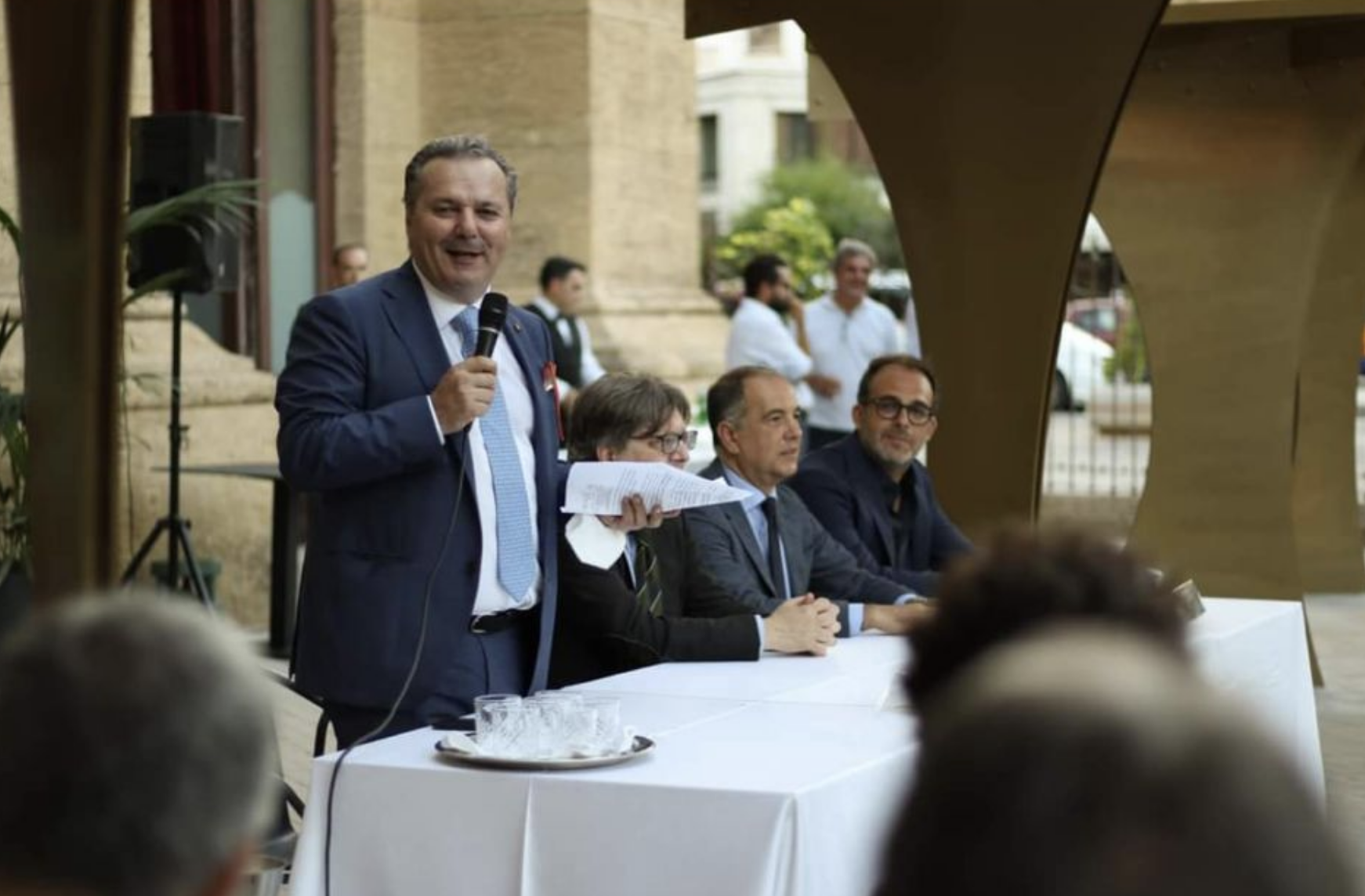 Dietro il progetto gourmet “I Giardini del Massimo” di Palermo c’è anche un ragusano. Ecco tutte le foto del locale dentro il Teatro Massimo