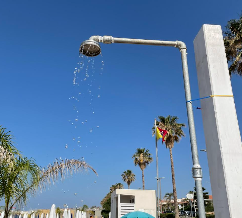 Le docce per supereroi a Marina di Ragusa