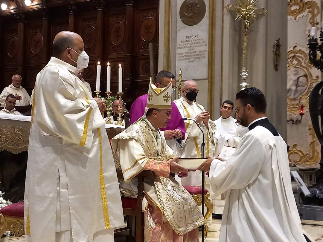 Festeggiamenti in onore di San Giovanni. Durante la celebrazione, l ...