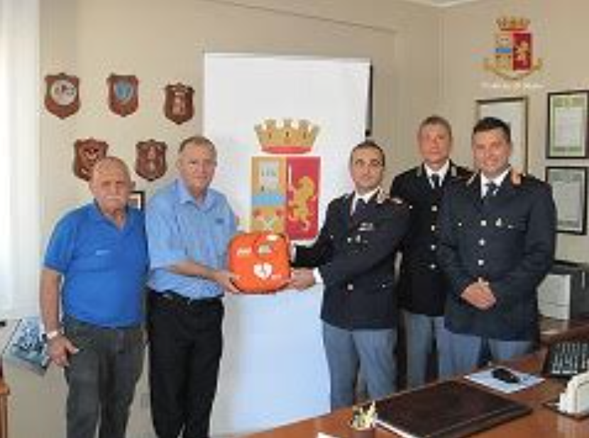 La Polizia dI Vittoria ha ricevuto in dono un defibrillatore dall’Avis