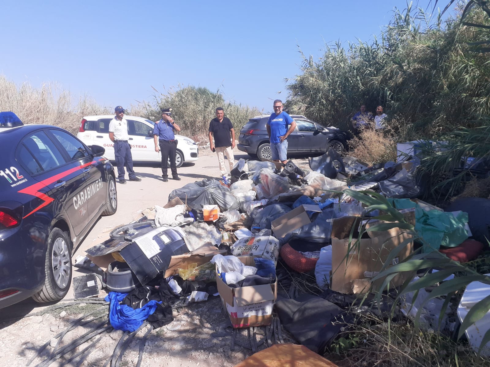 A Scicli rifiuti abbandonati in via del Mare. Ed intanto la Tari aumenta per i cittadini. Le dichiarazioni del sindaco Marino