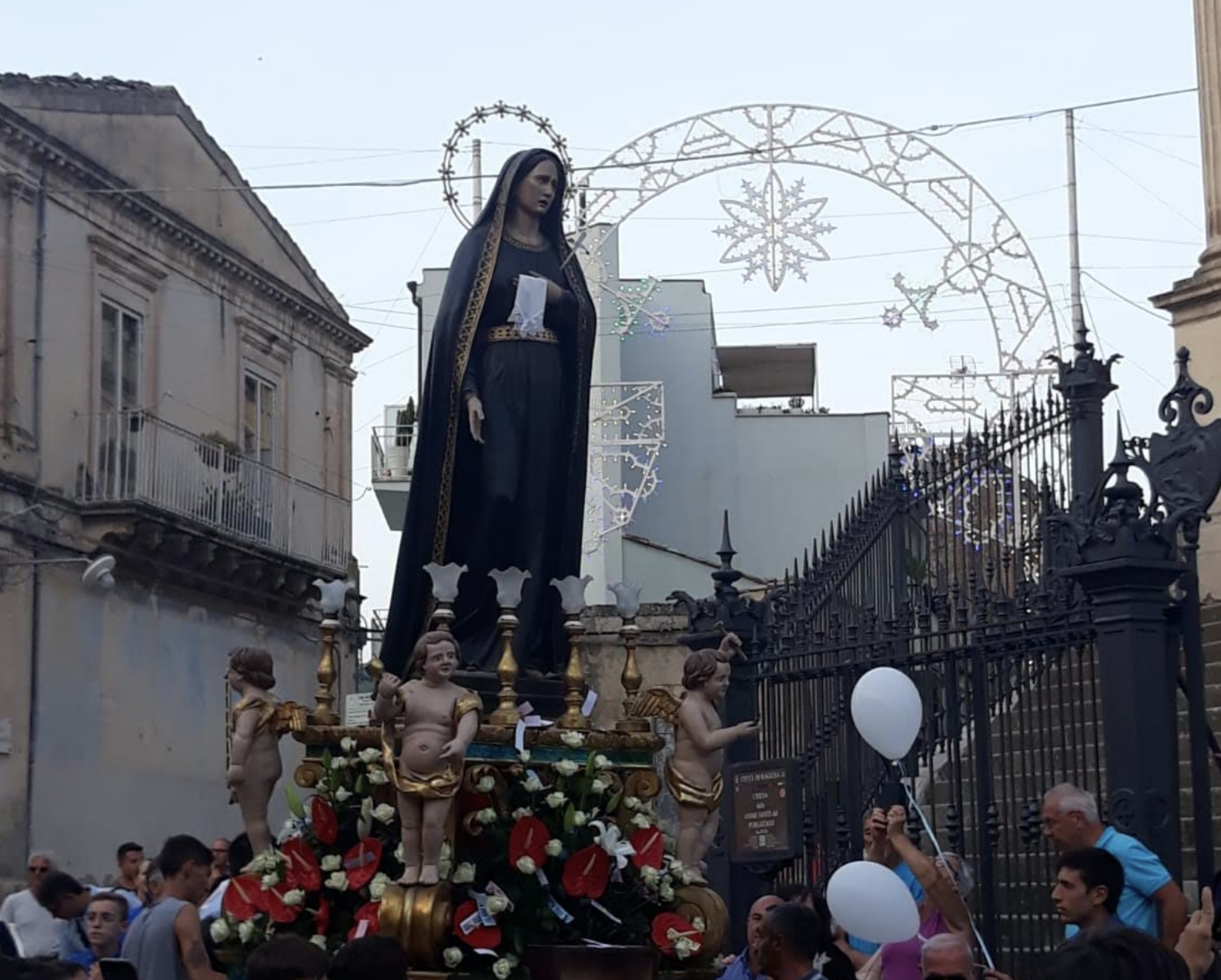 Una domenica con Maria Addolorata a Ibla. La processione e il programma